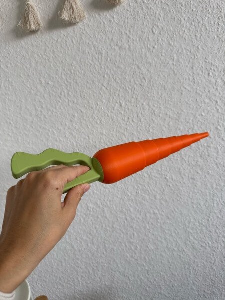 Collapsing carrot sword
